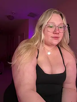 PiggyRose online show from 5, 3, 2026