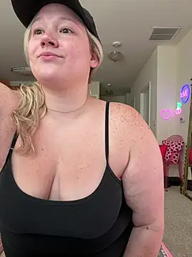 Snapshot of PiggyRose chatting on 10, 7, 2026 PiggyRose online show from 10, 7, 2026