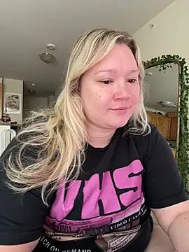Snapshot of PiggyRose chatting on 2, 8, 2026 PiggyRose online show from 2, 8, 2026