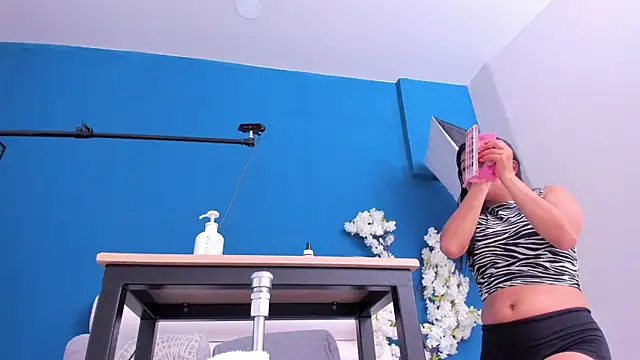 letty straus online show from 19, 7, 2026