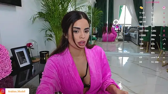 Snapshot of Arabian_beauty chatting on 10, 10, 2025 Arabian beauty online show from 10, 10, 2025