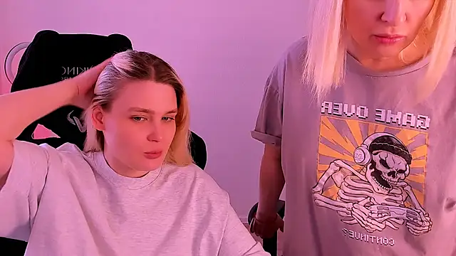 Snapshot of hotblonds chatting on 12, 12, 2024 hotblonds online show from 12, 12, 2024