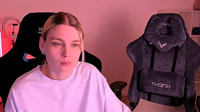 Snapshot of hotblonds chatting on 13, 12, 2024 hotblonds online show from 13, 12, 2024