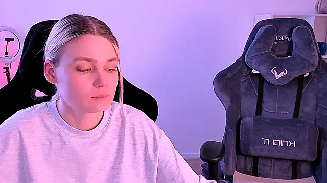 Snapshot of hotblonds chatting on 13, 12, 2024 hotblonds online show from 13, 12, 2024