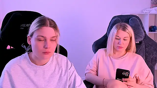 Snapshot of hotblonds chatting on 19, 12, 2024 hotblonds online show from 19, 12, 2024