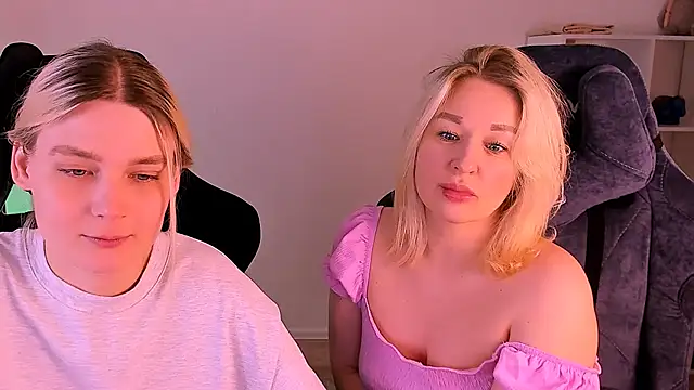 Snapshot of hotblonds chatting on 20, 12, 2024 hotblonds online show from 20, 12, 2024