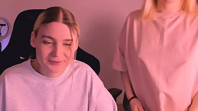 Snapshot of hotblonds chatting on 31, 12, 2024 hotblonds online show from 31, 12, 2024