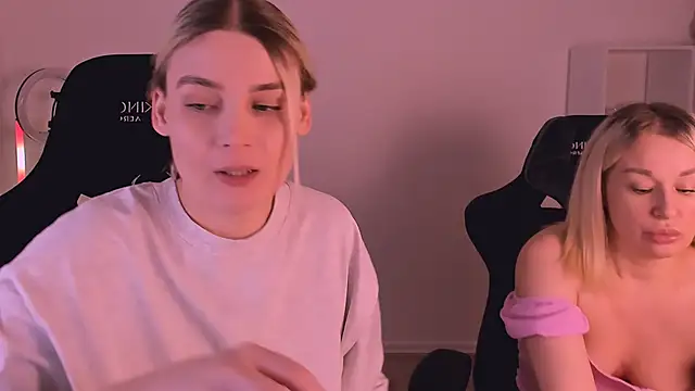 Snapshot of hotblonds chatting on 31, 12, 2024 hotblonds online show from 31, 12, 2024