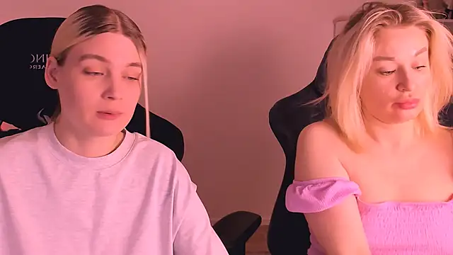 Snapshot of hotblonds chatting on 1, 1, 2025 hotblonds online show from 1, 1, 2025