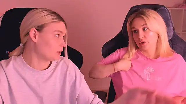 Snapshot of hotblonds chatting on 3, 1, 2025 hotblonds online show from 3, 1, 2025