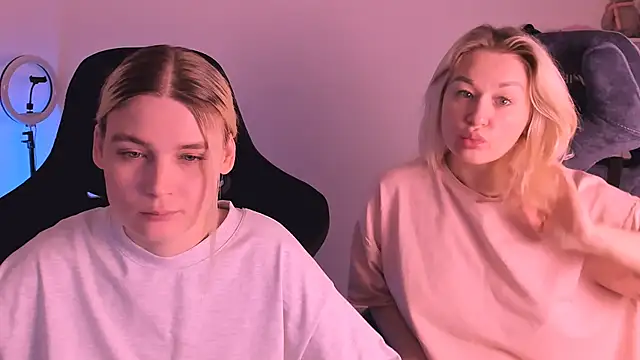 Snapshot of hotblonds chatting on 5, 1, 2025 hotblonds online show from 5, 1, 2025