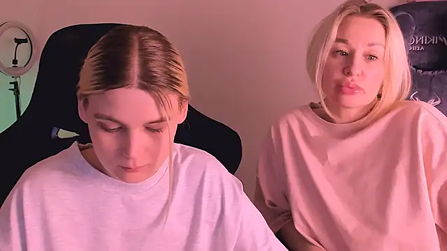 Snapshot of hotblonds chatting on 6, 1, 2025 hotblonds online show from 6, 1, 2025