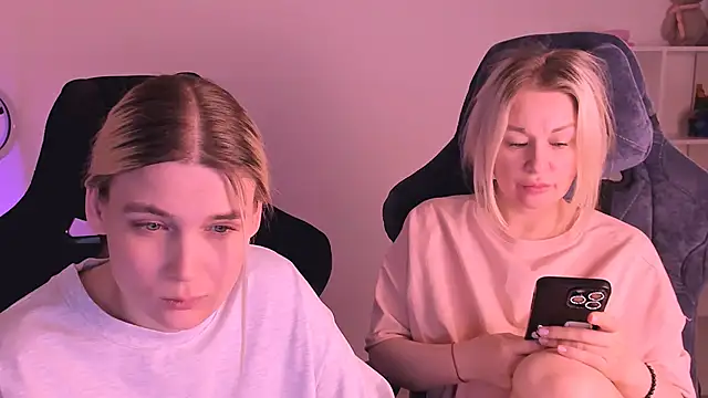 Snapshot of hotblonds chatting on 6, 1, 2025 hotblonds online show from 6, 1, 2025