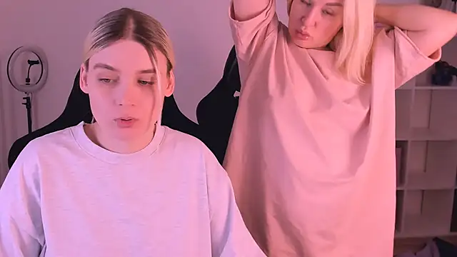 Snapshot of hotblonds chatting on 7, 1, 2025 hotblonds online show from 7, 1, 2025