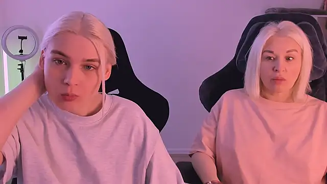 Snapshot of hotblonds chatting on 21, 1, 2025 hotblonds online show from 21, 1, 2025