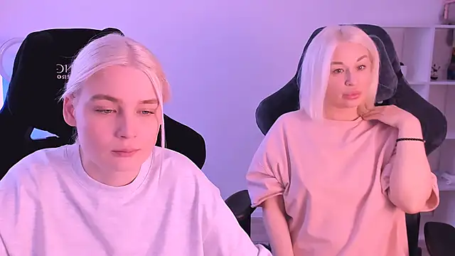 Snapshot of hotblonds chatting on 23, 1, 2025 hotblonds online show from 23, 1, 2025