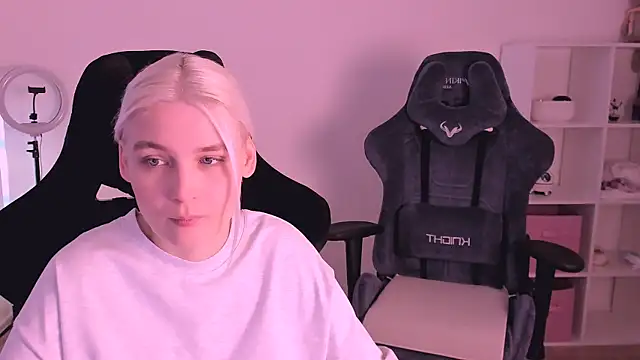 Snapshot of hotblonds chatting on 24, 1, 2025 hotblonds online show from 24, 1, 2025