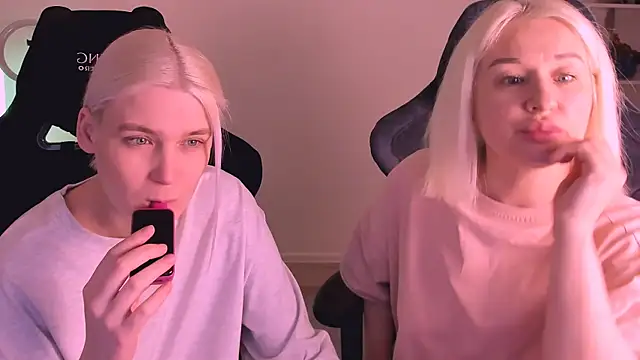 Snapshot of hotblonds chatting on 27, 1, 2025 hotblonds online show from 27, 1, 2025