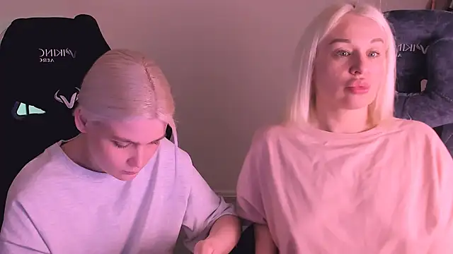 Snapshot of hotblonds chatting on 27, 1, 2025 hotblonds online show from 27, 1, 2025