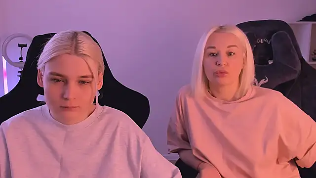 Snapshot of hotblonds chatting on 3, 2, 2025 hotblonds online show from 3, 2, 2025