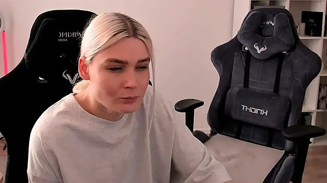 Snapshot of hotblonds chatting on 23, 2, 2025 hotblonds online show from 23, 2, 2025