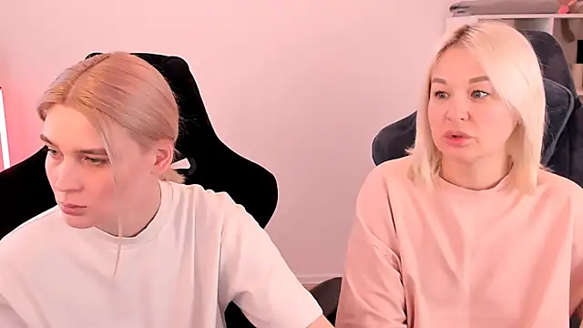 Snapshot of hotblonds chatting on 6, 3, 2025 hotblonds online show from 6, 3, 2025