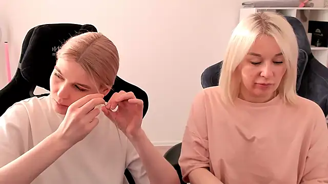 Snapshot of hotblonds chatting on 7, 3, 2025 hotblonds online show from 7, 3, 2025