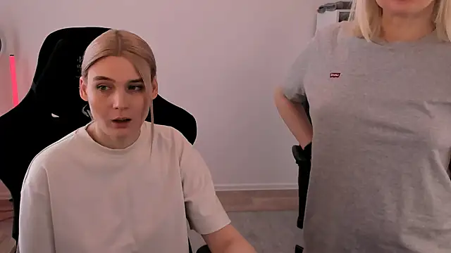 Snapshot of hotblonds chatting on 10, 3, 2025 hotblonds online show from 10, 3, 2025