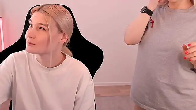 Snapshot of hotblonds chatting on 14, 3, 2025 hotblonds online show from 14, 3, 2025