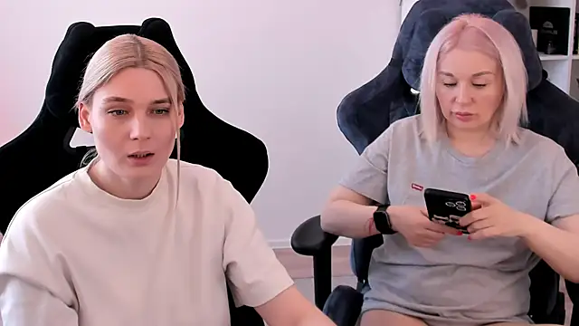 Snapshot of hotblonds chatting on 15, 3, 2025 hotblonds online show from 15, 3, 2025