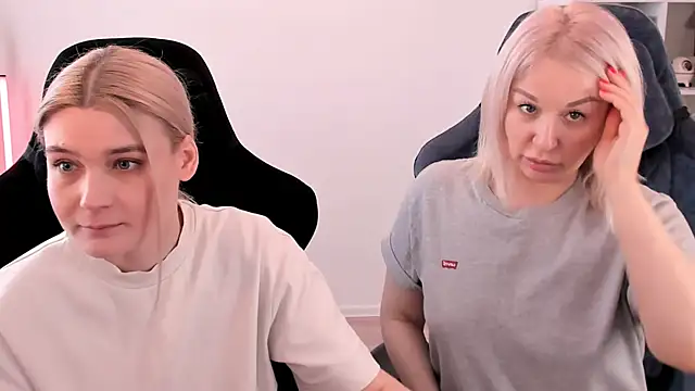 Snapshot of hotblonds chatting on 21, 3, 2025 hotblonds online show from 21, 3, 2025