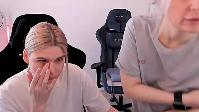 Snapshot of hotblonds chatting on 22, 3, 2025 hotblonds online show from 22, 3, 2025