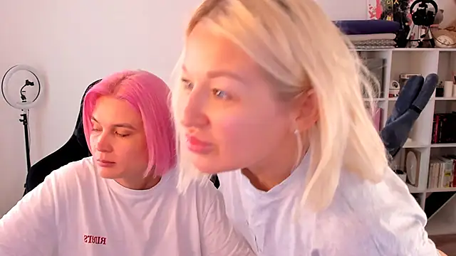 Snapshot of hotblonds chatting on 19, 9, 2025 hotblonds online show from 19, 9, 2025