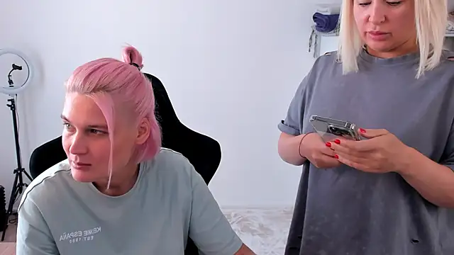 Snapshot of hotblonds chatting on 27, 9, 2025 hotblonds online show from 27, 9, 2025