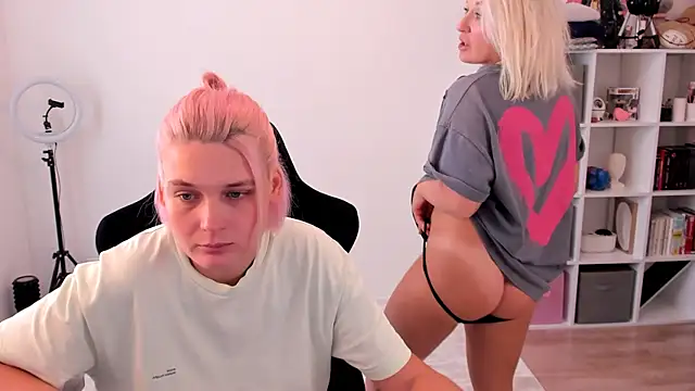 Snapshot of hotblonds chatting on 2, 10, 2025 hotblonds online show from 2, 10, 2025