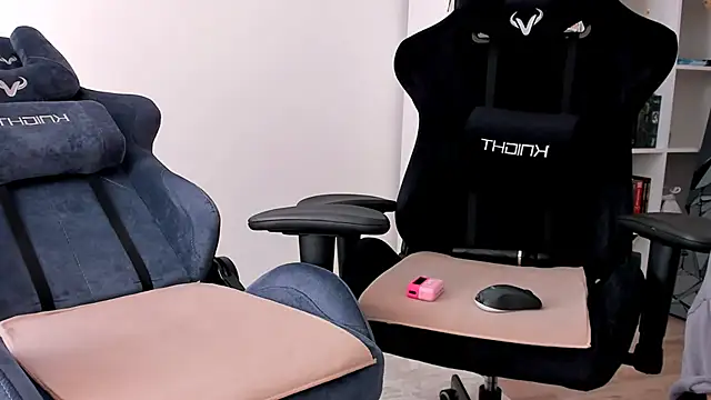 Snapshot of hotblonds chatting on 9, 10, 2025 hotblonds online show from 9, 10, 2025