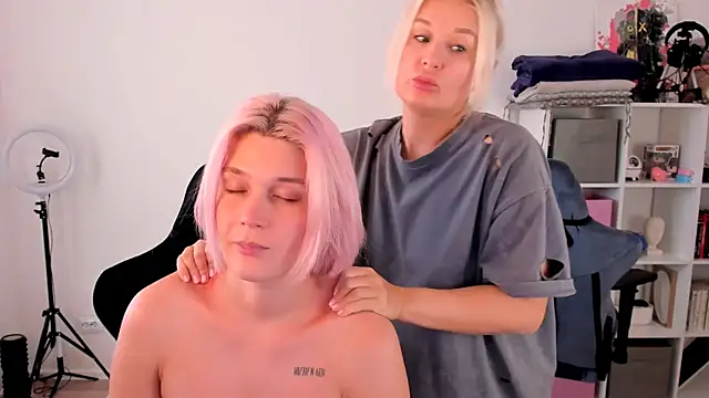 Snapshot of hotblonds chatting on 10, 10, 2025 hotblonds online show from 10, 10, 2025