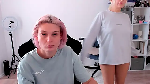 Snapshot of hotblonds chatting on 11, 10, 2025 hotblonds online show from 11, 10, 2025