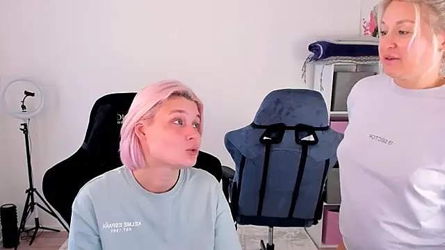 Snapshot of hotblonds chatting on 12, 10, 2025 hotblonds online show from 12, 10, 2025