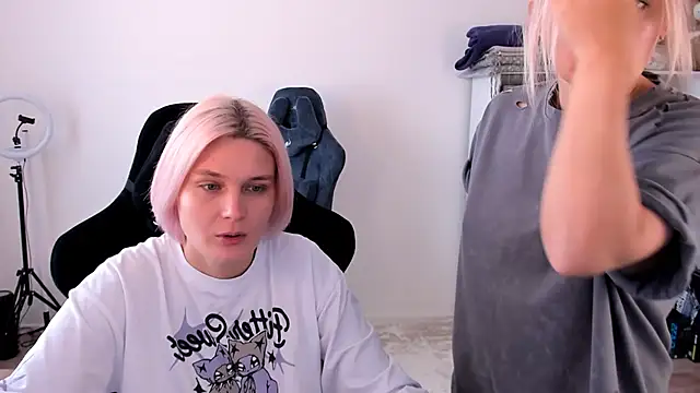 Snapshot of hotblonds chatting on 19, 10, 2025 hotblonds online show from 19, 10, 2025