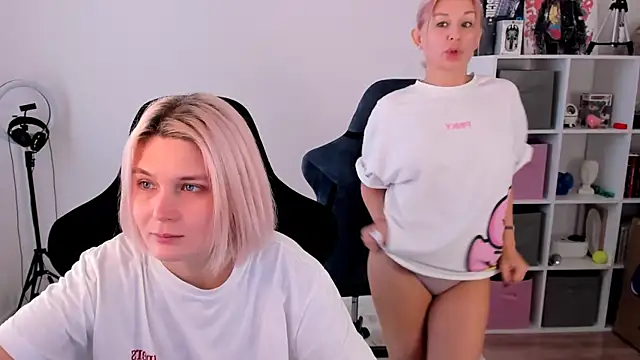 Snapshot of hotblonds chatting on 10, 11, 2025 hotblonds online show from 10, 11, 2025