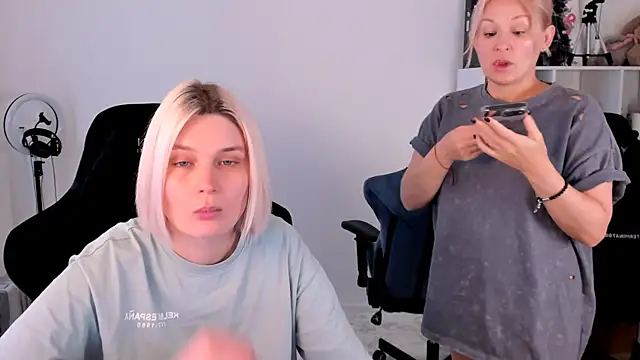 Snapshot of hotblonds chatting on 17, 11, 2025 hotblonds online show from 17, 11, 2025