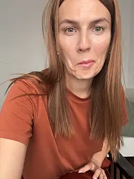 Snapshot of BritneyHall chatting on 1, 6, 2026 BritneyHall online show from 1, 6, 2026