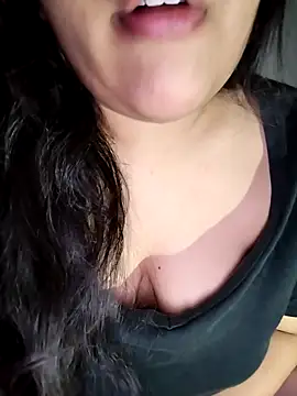 Snapshot of Annerae chatting on 6, 11, 2025 Annerae online show from 6, 11, 2025