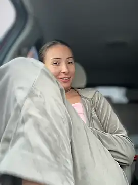 Snapshot of YOUR-KARINA chatting on 5, 3, 2025 YOUR-KARINA online show from 5, 3, 2025