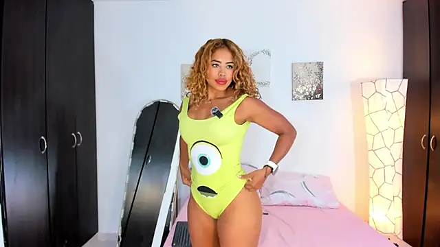 SarahCinnamon- online show from 8, 4, 2026