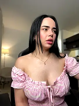 Snapshot of GeorginaJones chatting on 11, 10, 2025 GeorginaJones online show from 11, 10, 2025