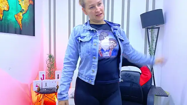 Britney taylor  online show from 15, 12, 2025