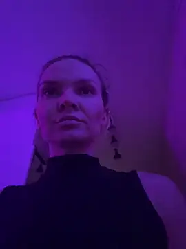 Snapshot of _alleyesonme_ chatting on 25, 10, 2025  alleyesonme  online show from 25, 10, 2025