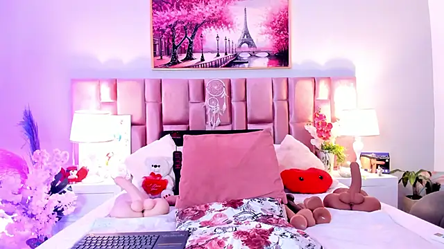 Snapshot of Anaa_Bellaa chatting on 14, 11, 2025 Anaa Bellaa online show from 14, 11, 2025